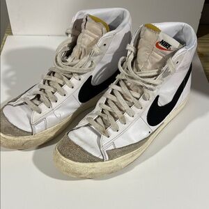 Nike Men's White and Black Sneakers with Gray Accents